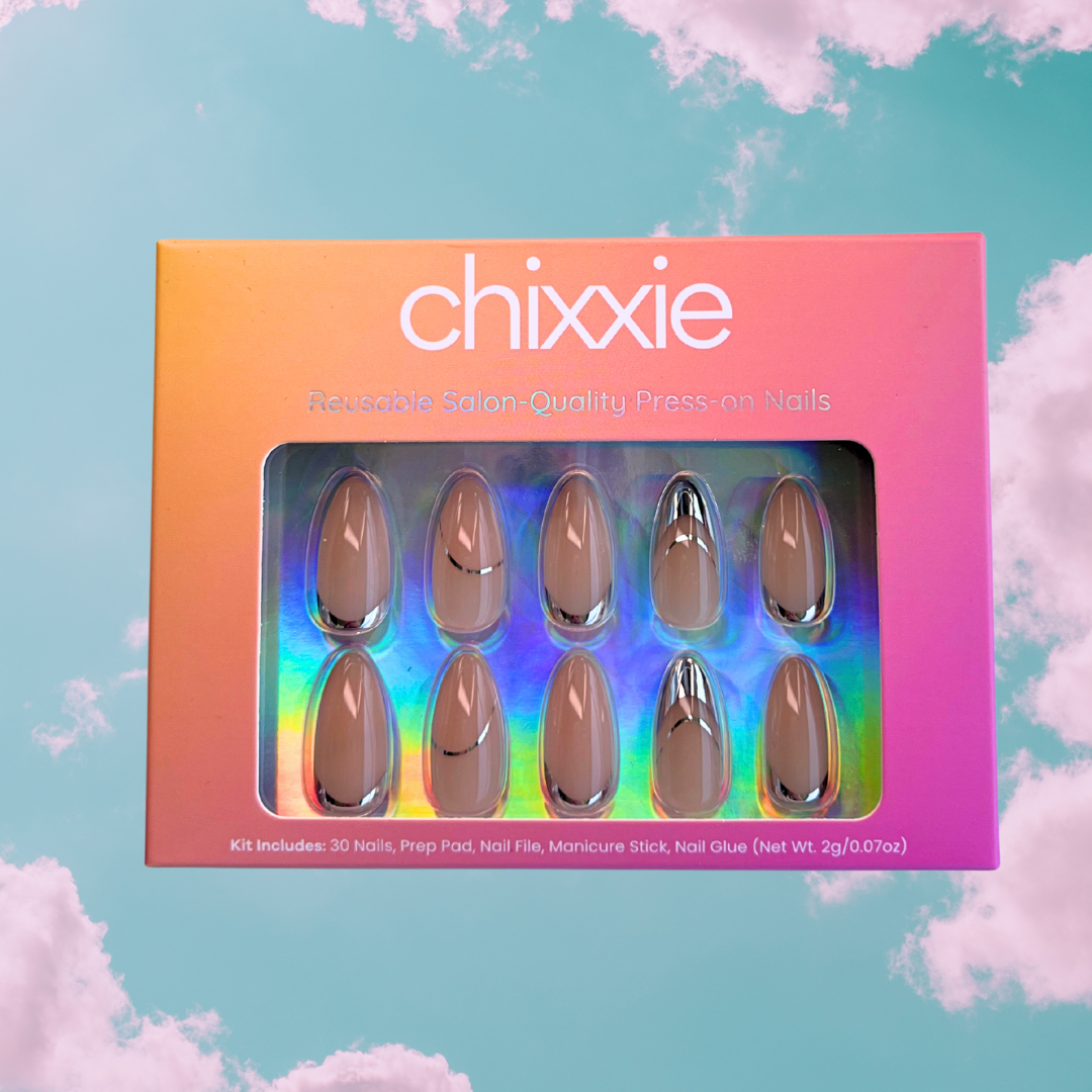 Silver Lining Chixxie - Изкуствени нокти с бадемова форма