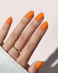 Embrace in Orange Chixxie - Изкуствени нокти с овална форма